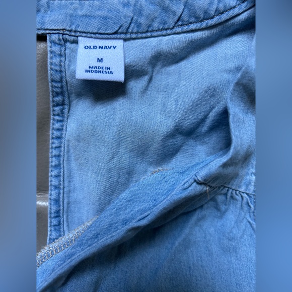 Old Navy Chambray V-Neck Tank Top - Picture 5 of 7